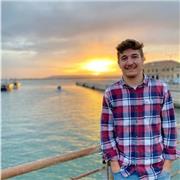 Sono uno spagnolo che gioca a rugby in Italia e posso insegnare l'italiano di persona o online